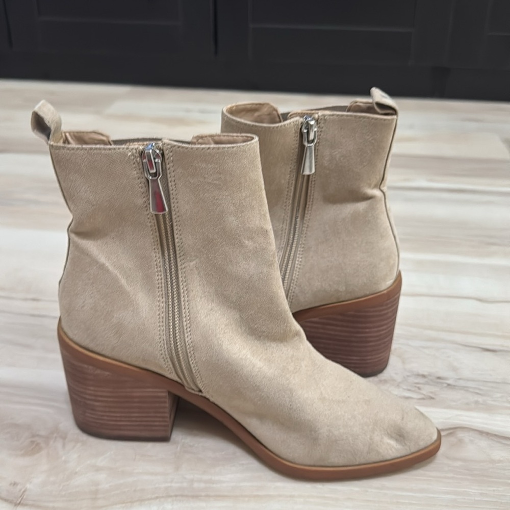 BP Baylee Western Bootie Size 6.5 Taupe Suede Block Heel Ankle Boots - Picture 6 of 8